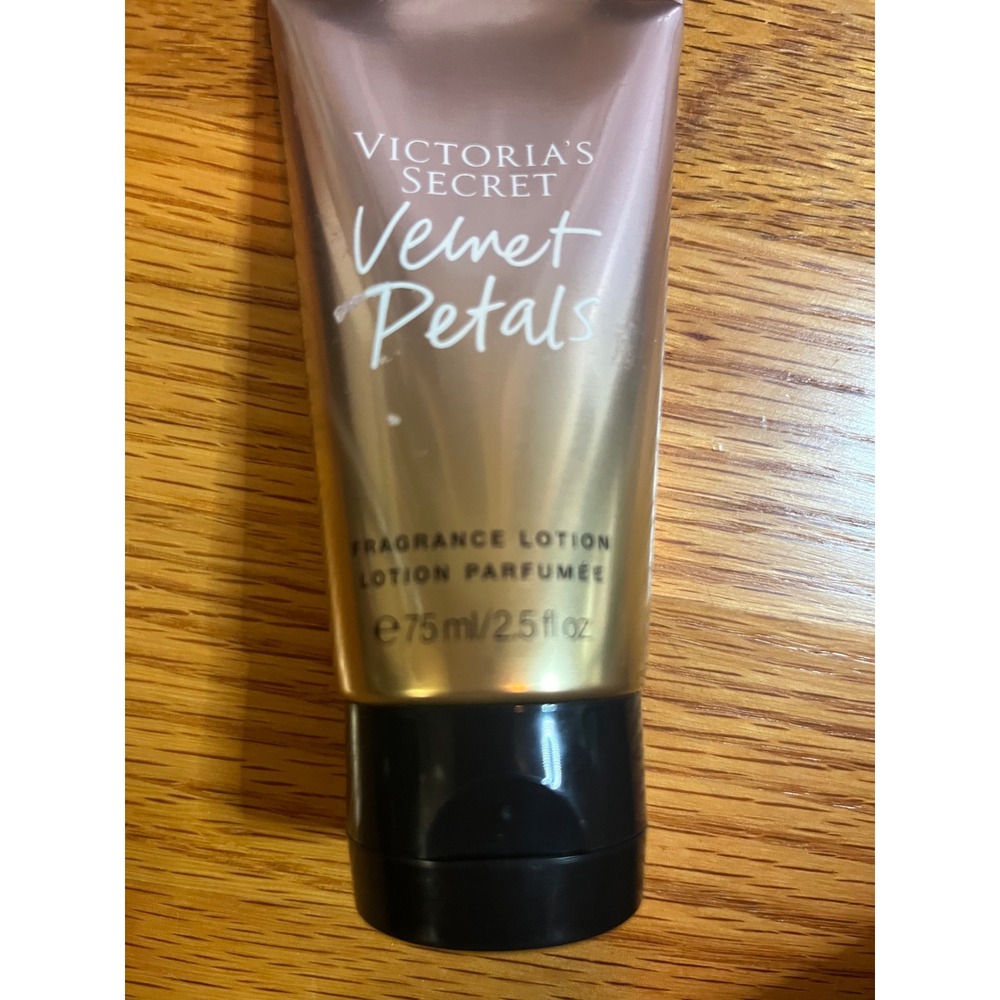 Victoria's Secret Velvet Petals Fragrance Lotion 2.5 fl oz Travel Size